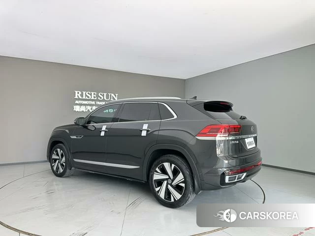 Volkswagen Tourang 2022 Темно-серый из Китая, фото 2