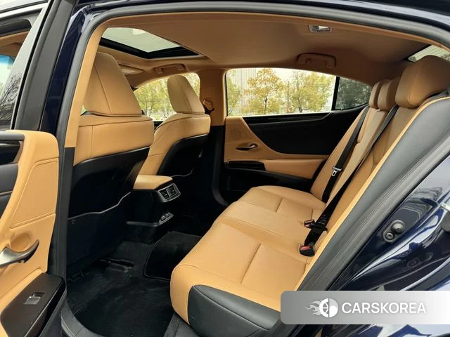 Lexus ES id 4278898 из Китая 12