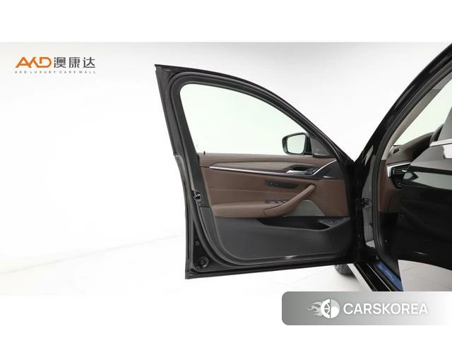 BMW 5 series 2021 Черный из Китая, фото 2