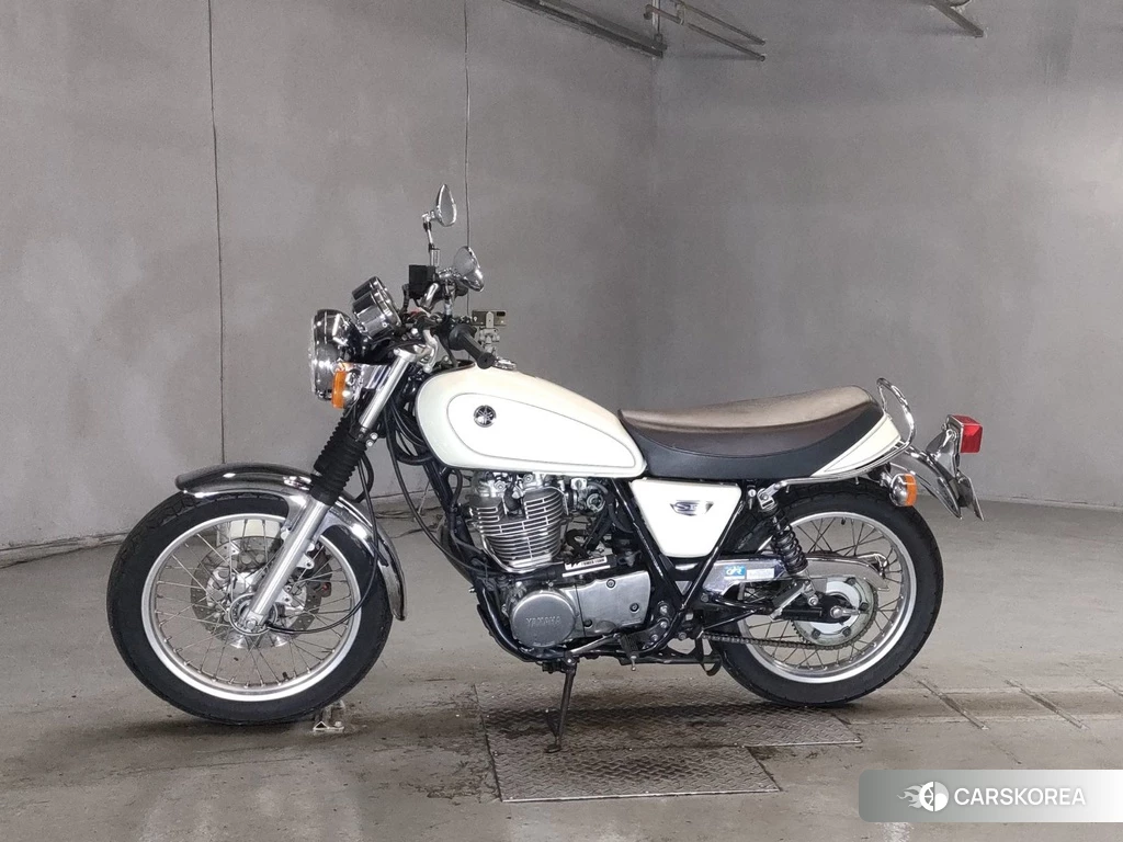 Проданный Yamaha SR 400 2014 из Японии, фото 2