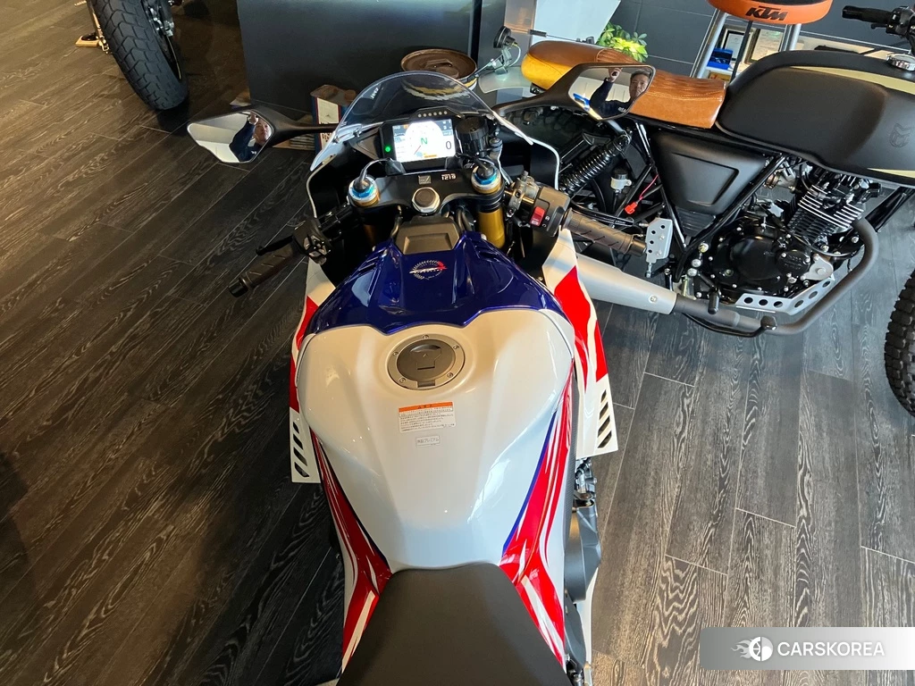 Проданный Honda CBR1000RR-R FIREBLADE SP 2022 из Японии, фото 2