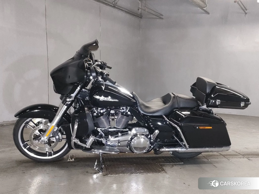 Проданный Harley-Davidson Street Glide FLHXS1750 2017 из Японии