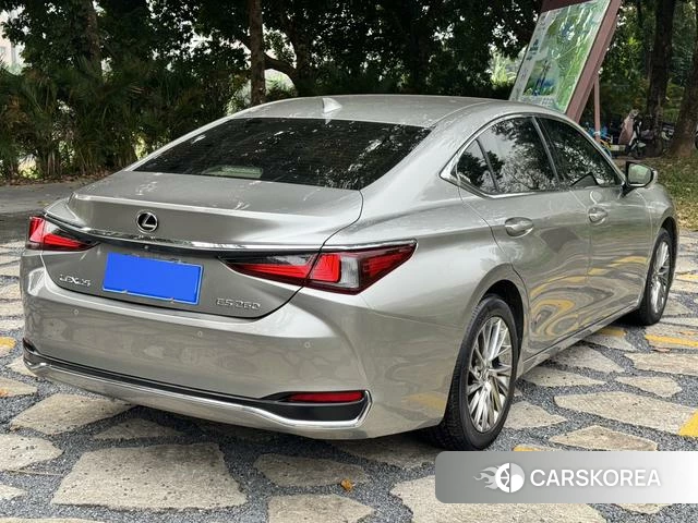 Lexus ES 2022 Серебристо-серый из Китая, фото 4