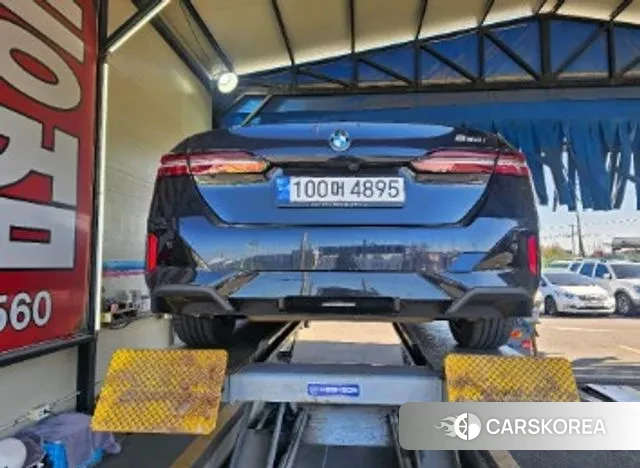 BMW 5 Series (G60) 2023 Черный из Кореи, фото 2