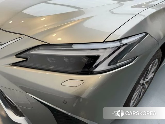 Lexus ES id 4259796 из Китая 12