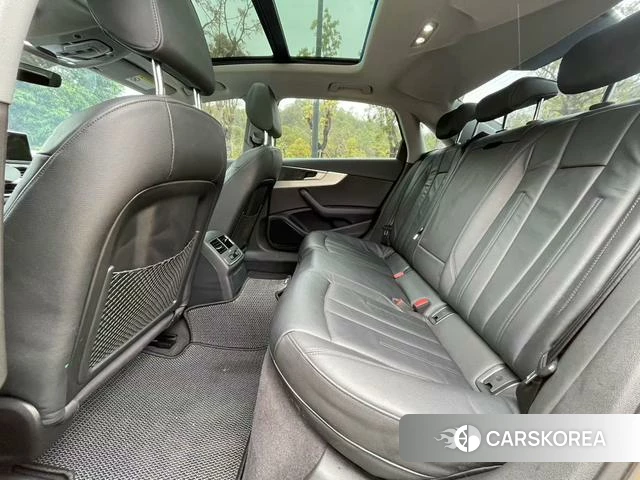 Audi A4L 2018 Желтый из Китая, фото 2