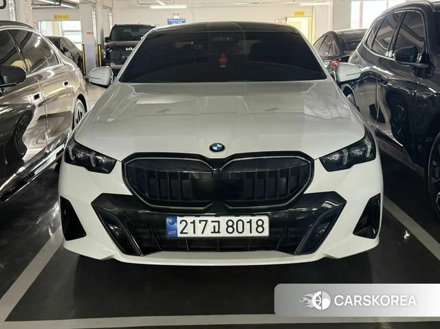 BMW 5 Series (G60) 2024 Белый из Кореи, фото 2