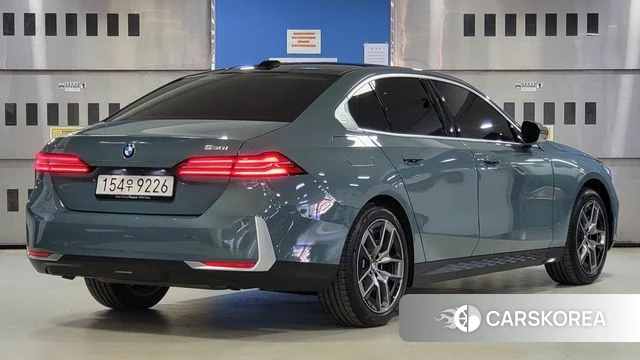 BMW 5 Series (G60) id 4279627 из Кореи 12