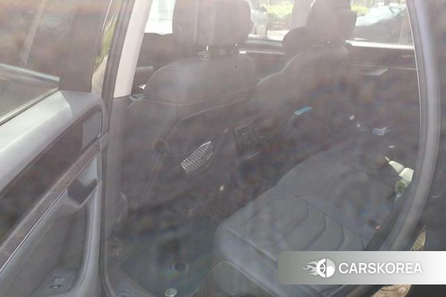 Volkswagen Touareg id 4257713 из Китая 9