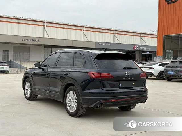 Volkswagen Touareg 2022 Синий из Китая, фото 2