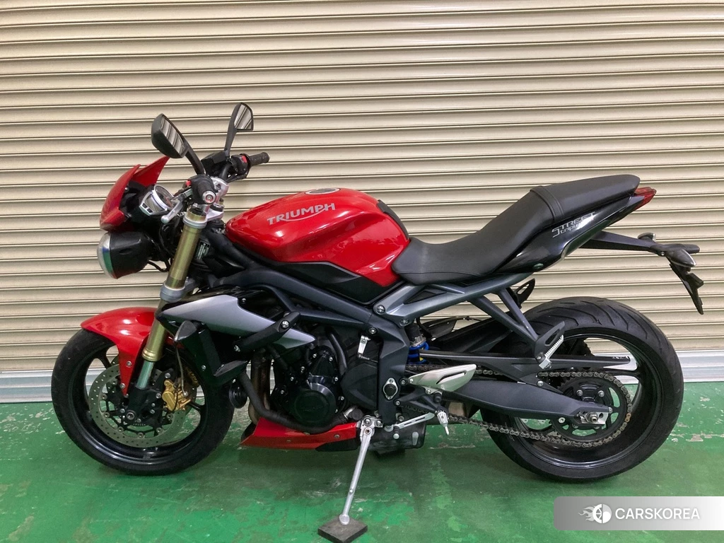 Проданный Triumph STREET TRIPLE 2015 из Японии