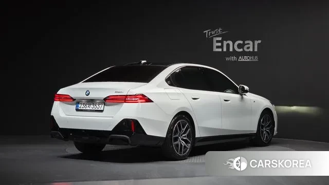 BMW 5 Series (G60) id 3689425 из Кореи 12