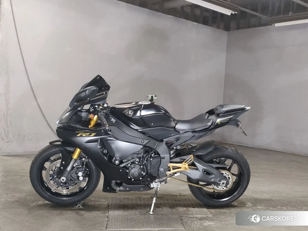 Проданный Yamaha YZF-R1 2018 из Японии