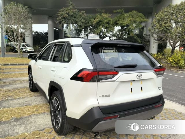 Toyota RAV4 Rongfang 2022 Белый из Китая, фото 3