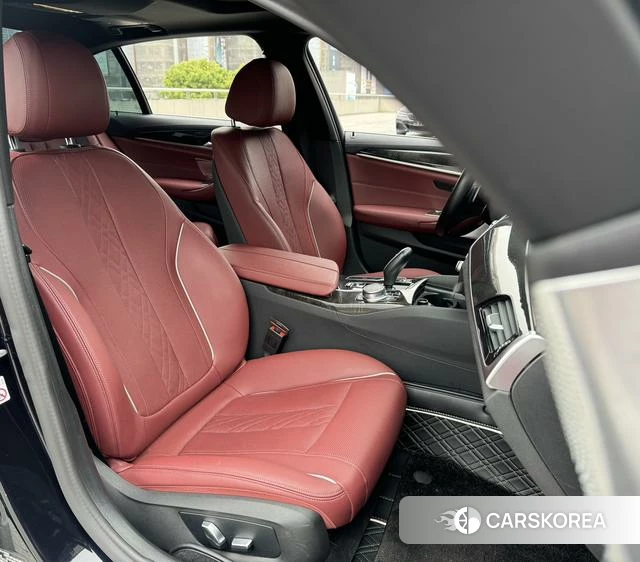 BMW 5 series 2021 Черный из Китая, фото 2