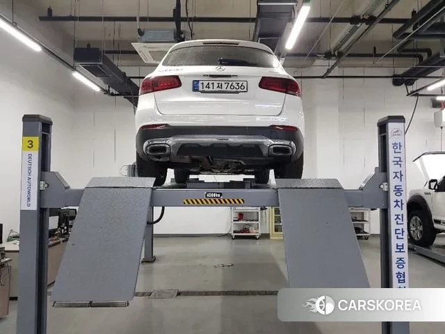 Mercedes-Benz GLC-Class X253 2021 Белый из Кореи, фото 2