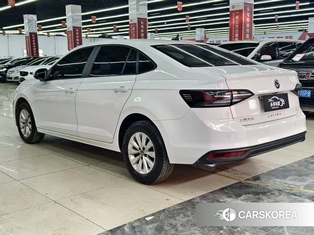 Volkswagen Lavida 2023 Белый из Китая, фото 2