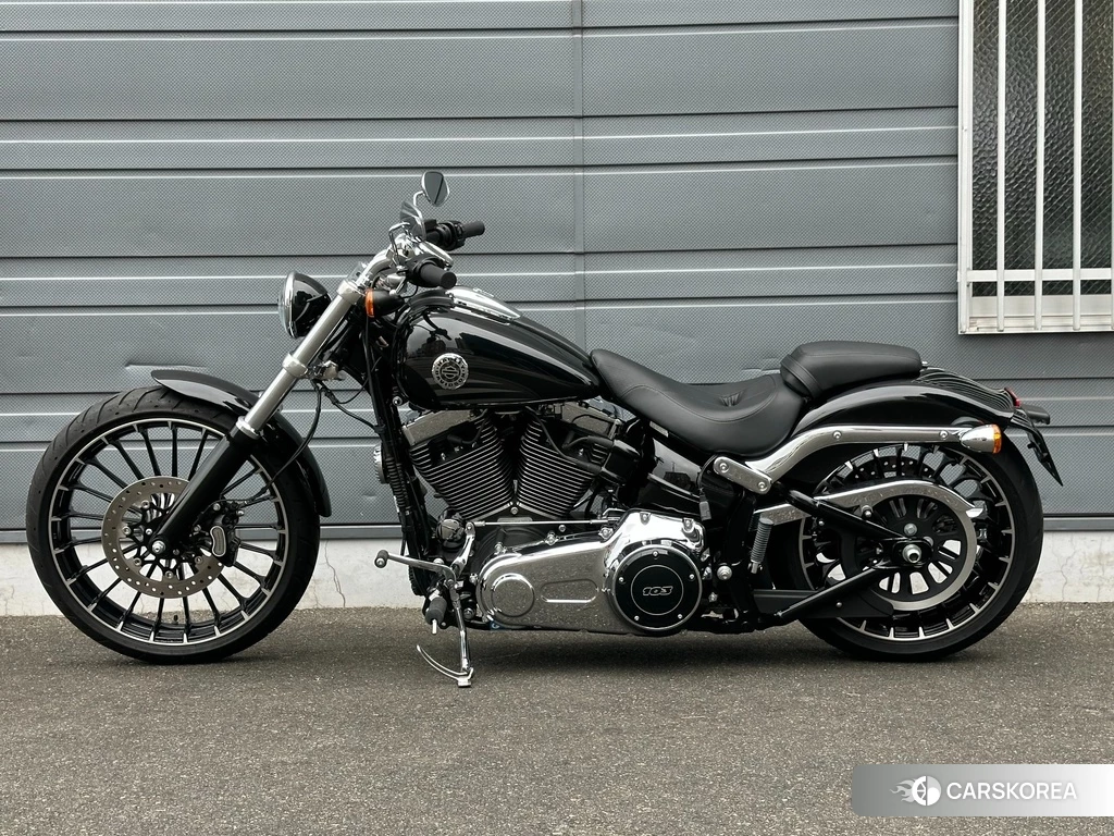 Проданный Harley-Davidson Softail Breakout FXSB 2017 из Японии, фото 2