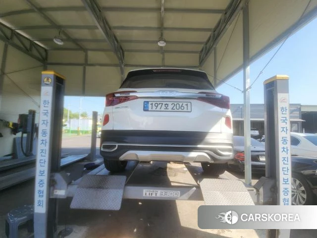 Kia Seltos 2022 Белый из Кореи, фото 2