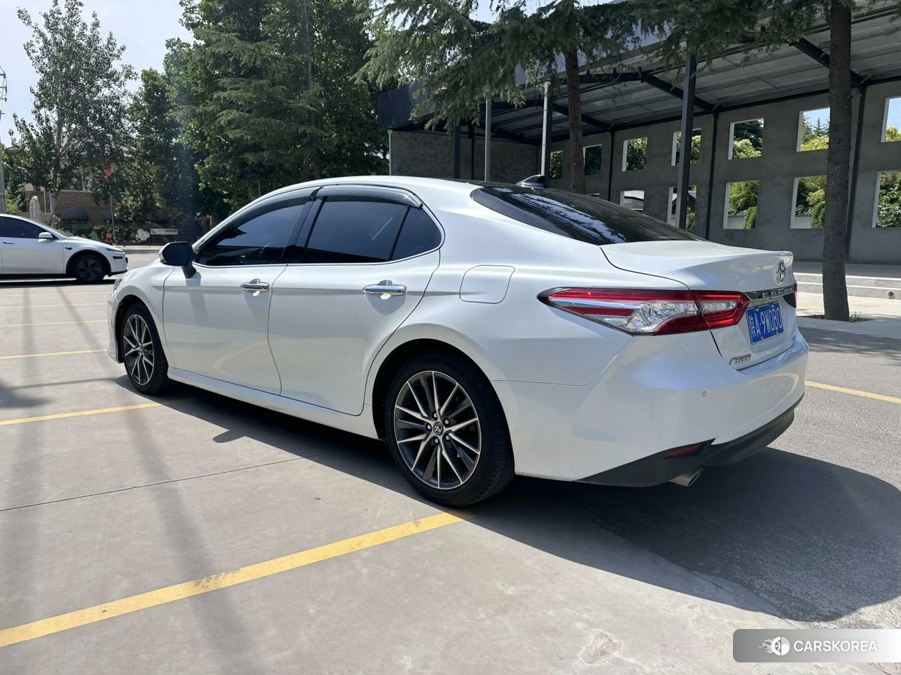 Toyota Camry 2021 Белый из Китая, фото 4