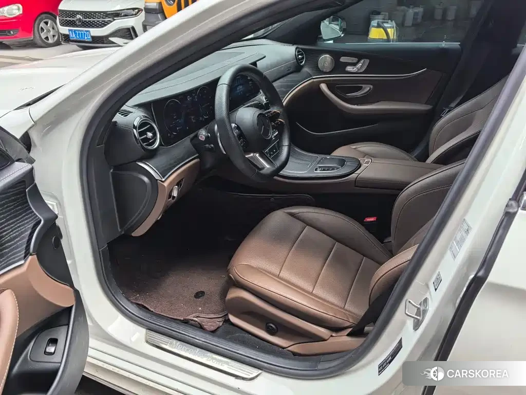 Mercedes-Benz E-Class 2023 Белый из Китая, фото 2