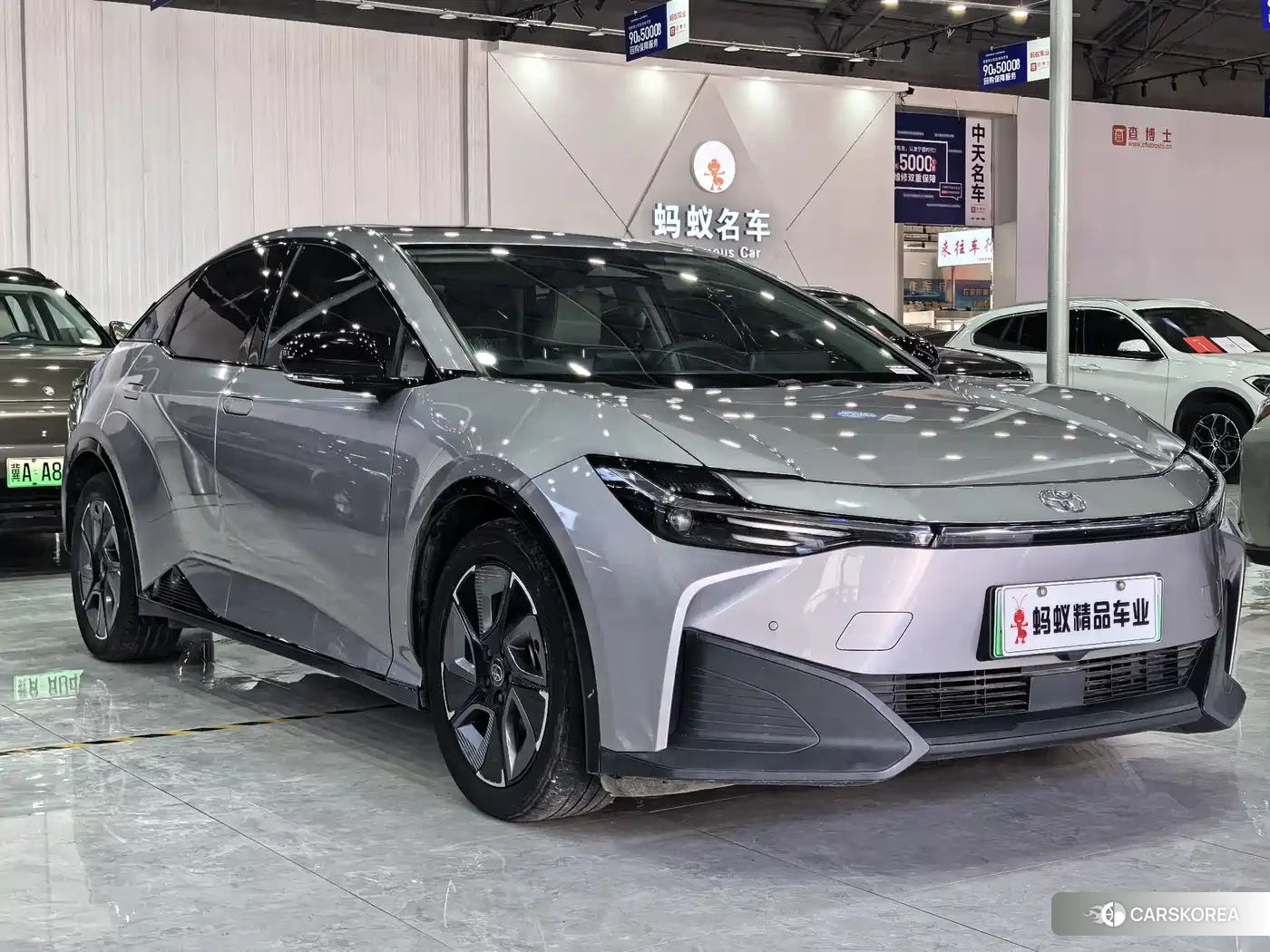 Toyota bZ3 2024 Silver/gray из Китая, фото 6