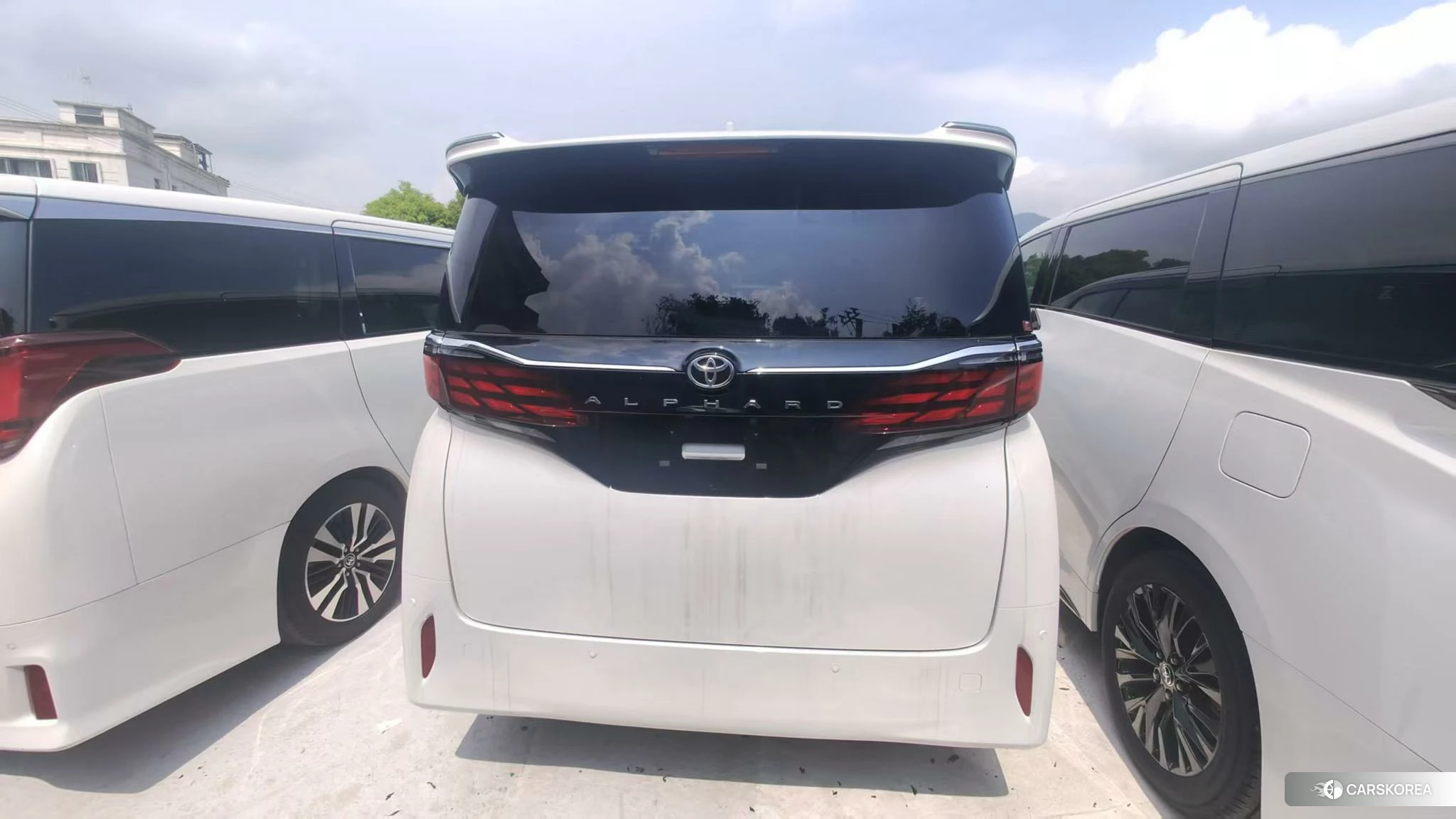 Toyota Elfa 2023 Белый из Китая, фото 2