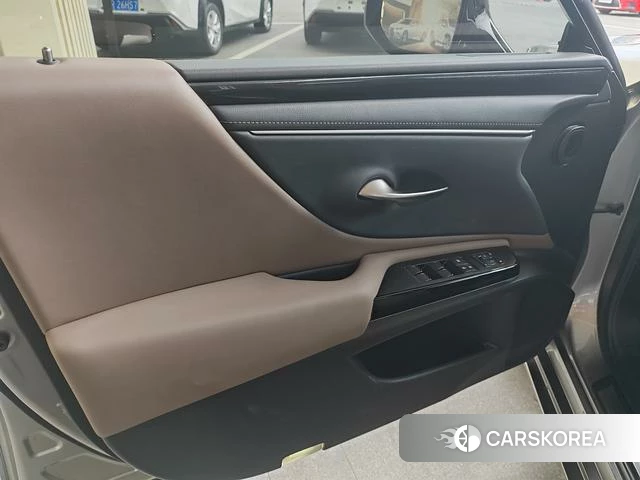 Lexus ES id 4329018 из Китая 8