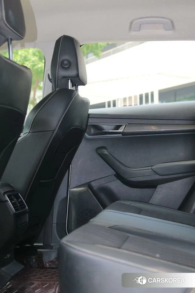 Skoda Krok 2021 Белый из Китая, фото 2