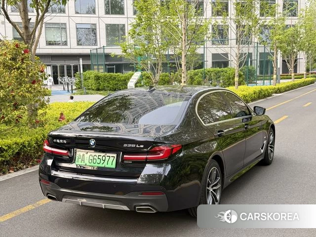 BMW 5 series PHEV 2021 Черный из Китая, фото 2