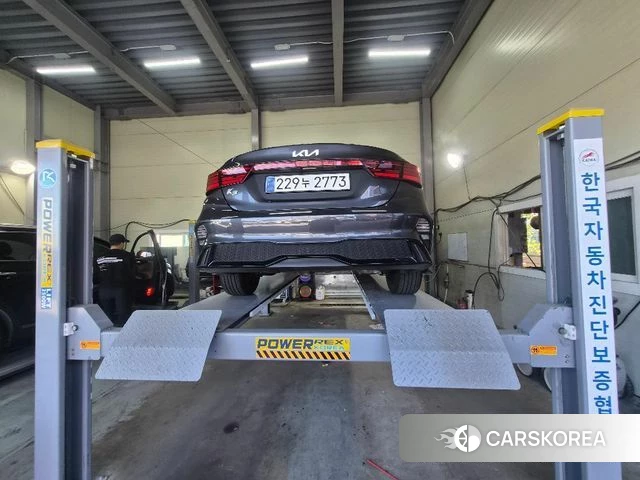 Kia The New K3 2nd generation 2024 Серый из Кореи, фото 2