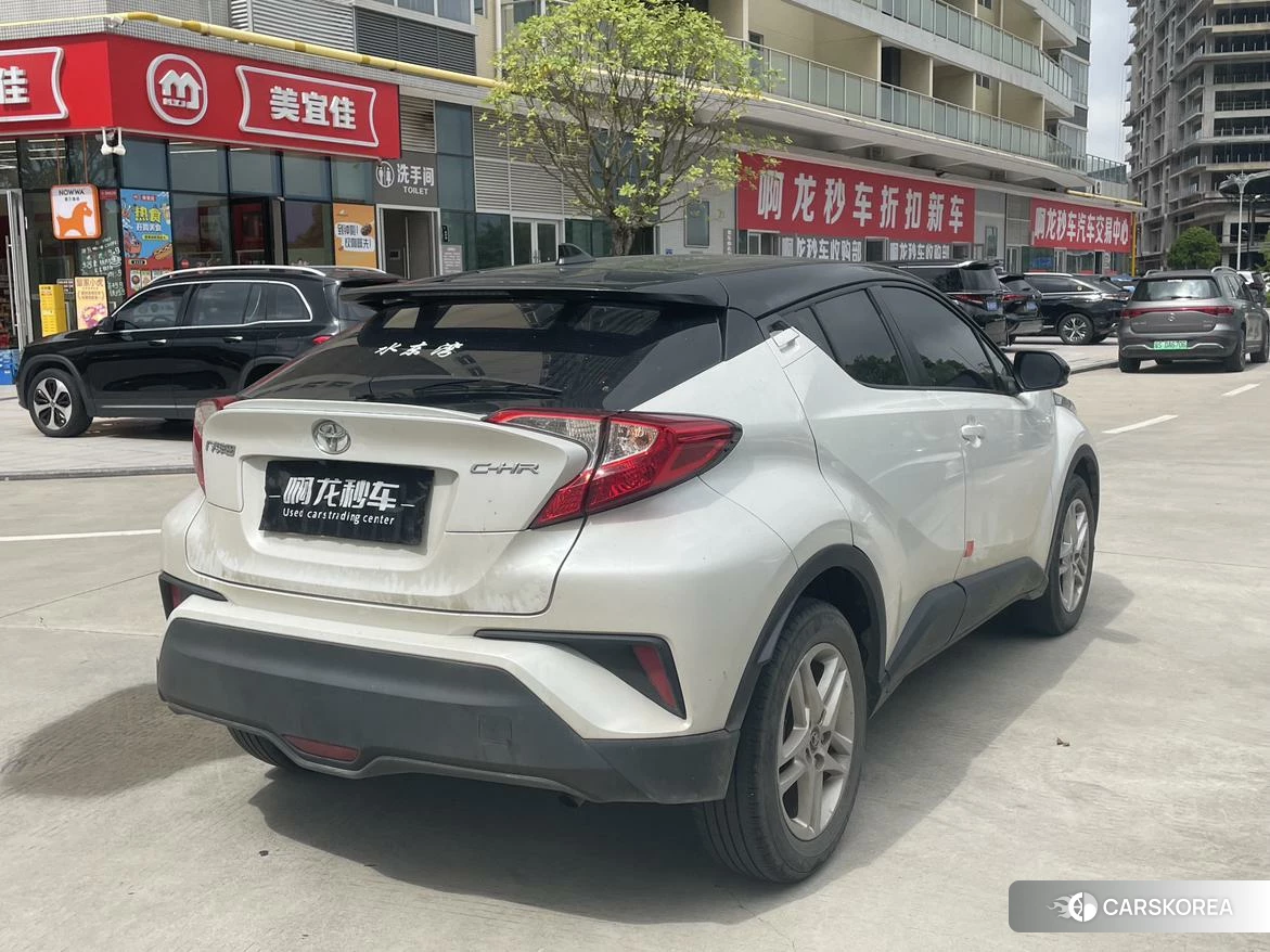 Toyota C-HR 2022 Белый из Китая, фото 2