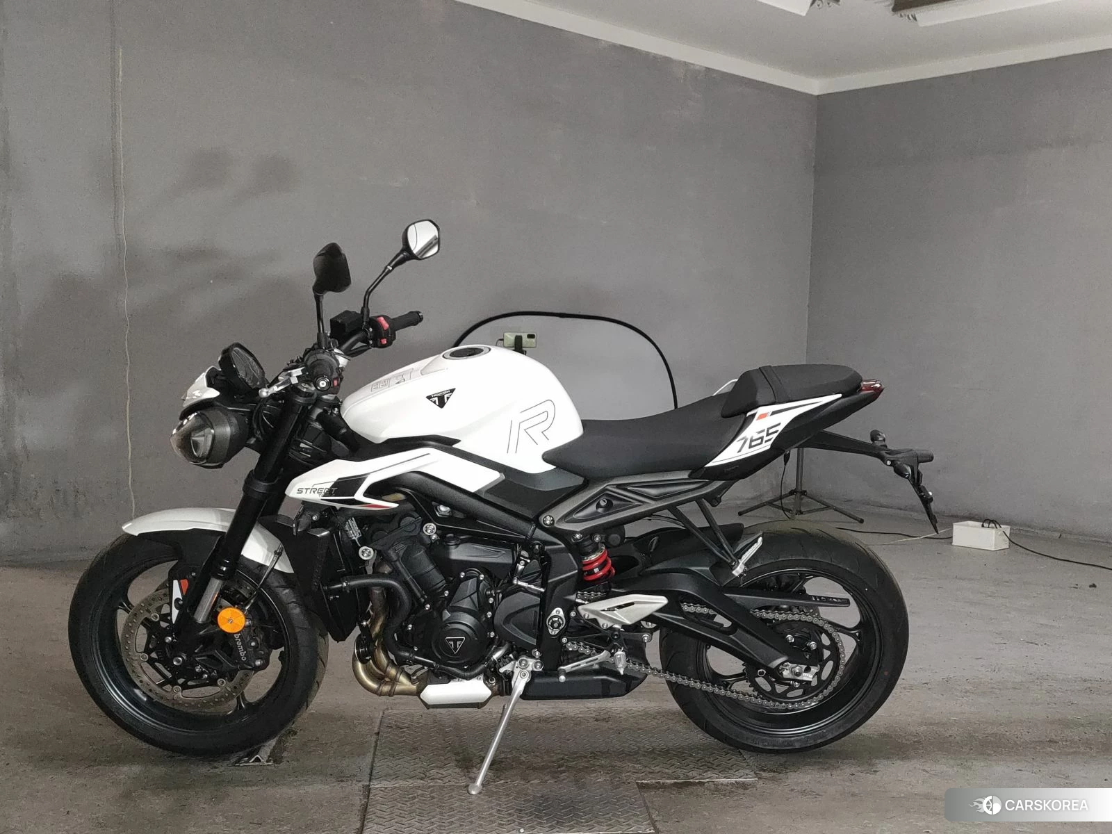 Triumph STREET TRIPLE R 2025 из Японии