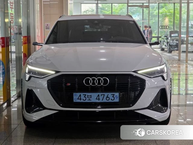 Audi e-Tron 2023 Белый из Кореи, фото 2