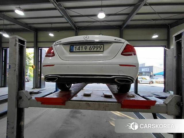 Mercedes-Benz E-Class W213 2018 Белый из Кореи, фото 2
