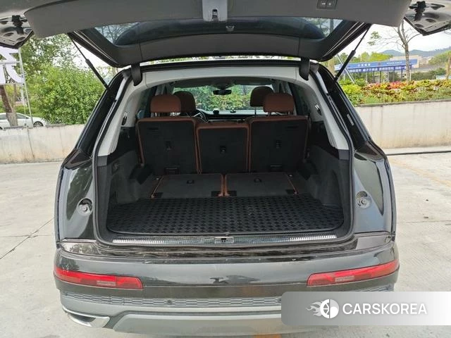 Audi Q7 2022 Черный из Китая, фото 2
