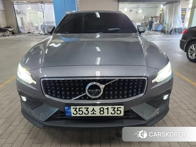 Volvo V60 Cross-Country 2nd Generation 2021 Серый из Кореи, фото 3