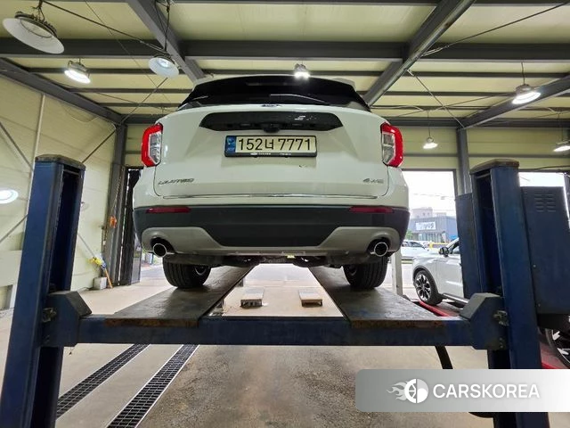 Ford Explorer 6th Generation 2022 Белый из Кореи, фото 2