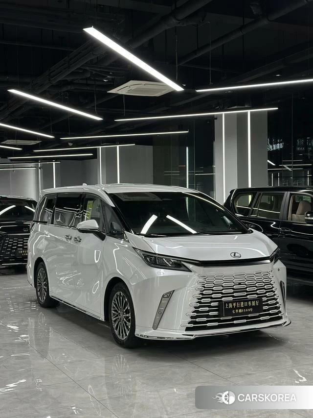 Lexus LM 2025 Белый из Китая, фото 2