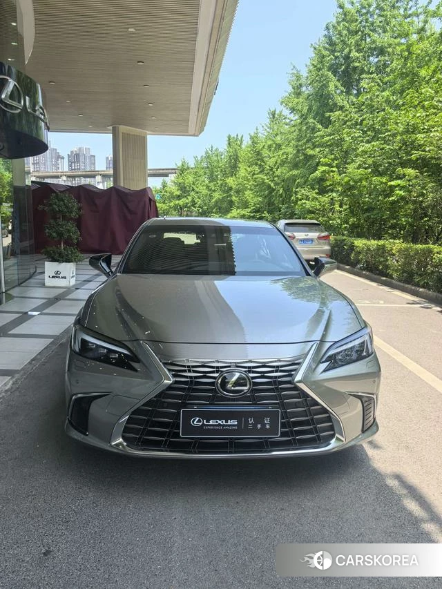 Lexus ES 2026 Серебристо-серый из Китая, фото 6