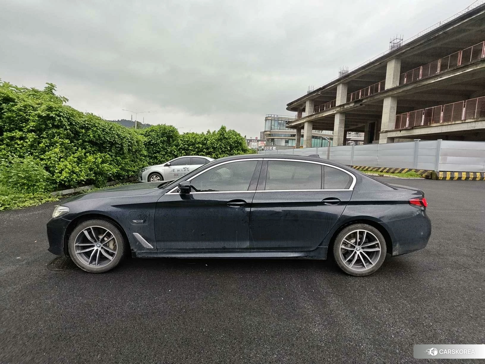 BMW 5 series PHEV 2021 Черный из Китая, фото 2
