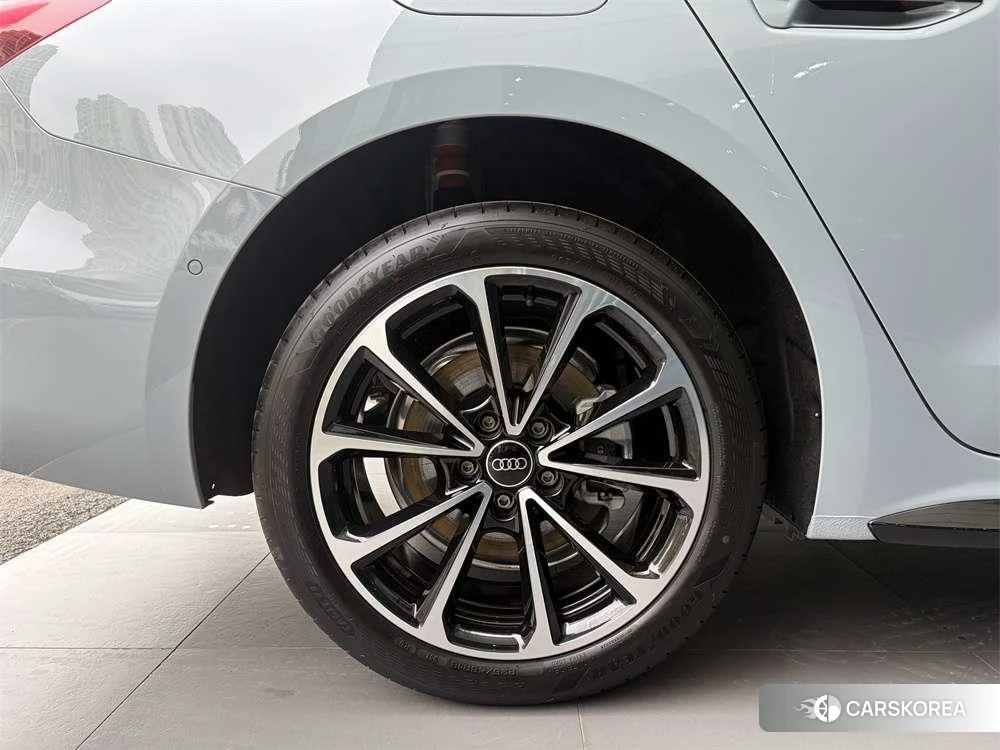 Audi A5L 2025 Серебристо-серый из Китая, фото 6