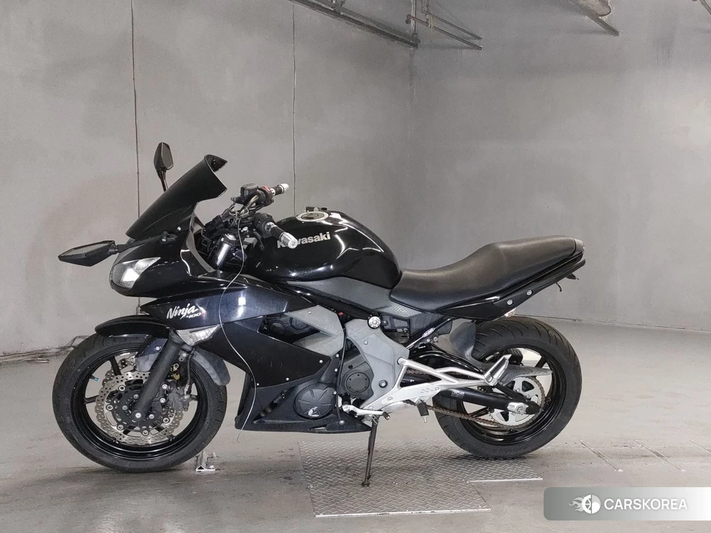 Проданный Kawasaki NINJA 400R 2010 из Японии