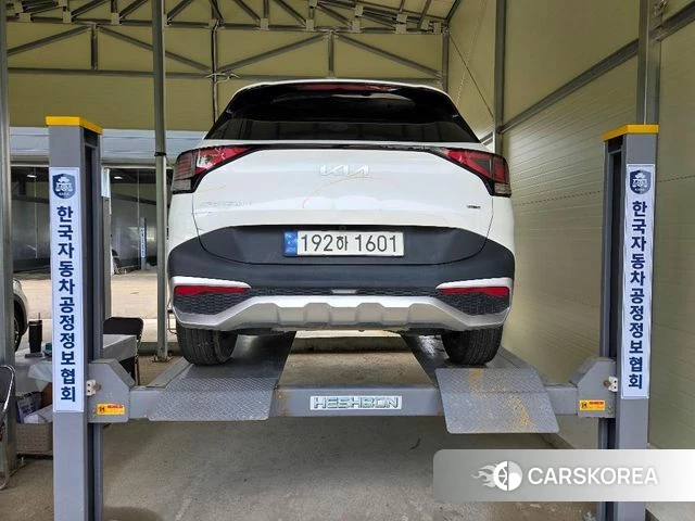 Kia Sportage 5th Generation Hybrid 2022 Белый из Кореи, фото 2