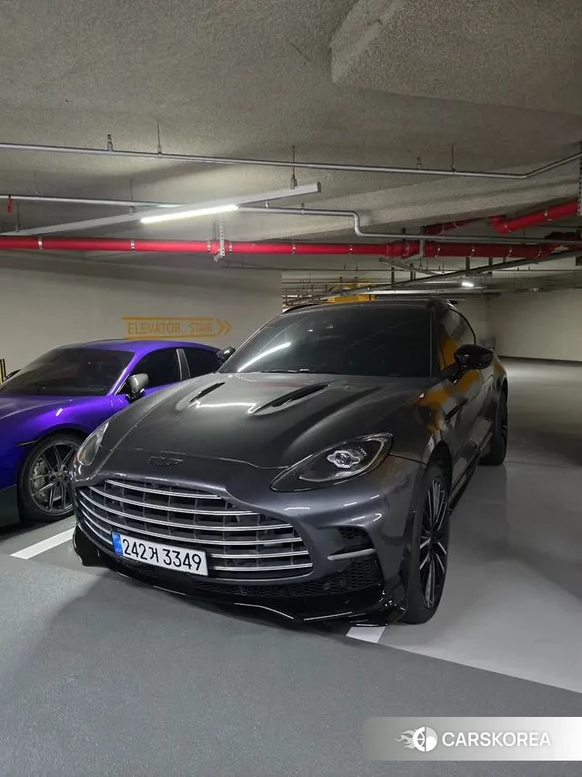 Aston Martin DBX 2023 Серый из Кореи, фото 2