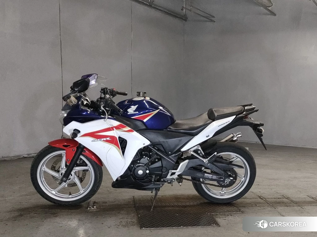 Проданный Honda CBR250R 2011 из Японии, фото 2