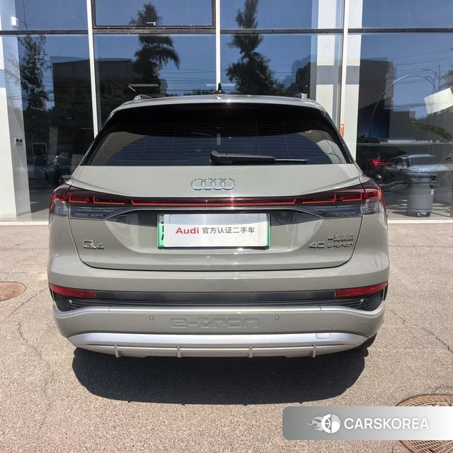 Audi Q4 e-tron 2023 Серебристо-серый из Китая, фото 2