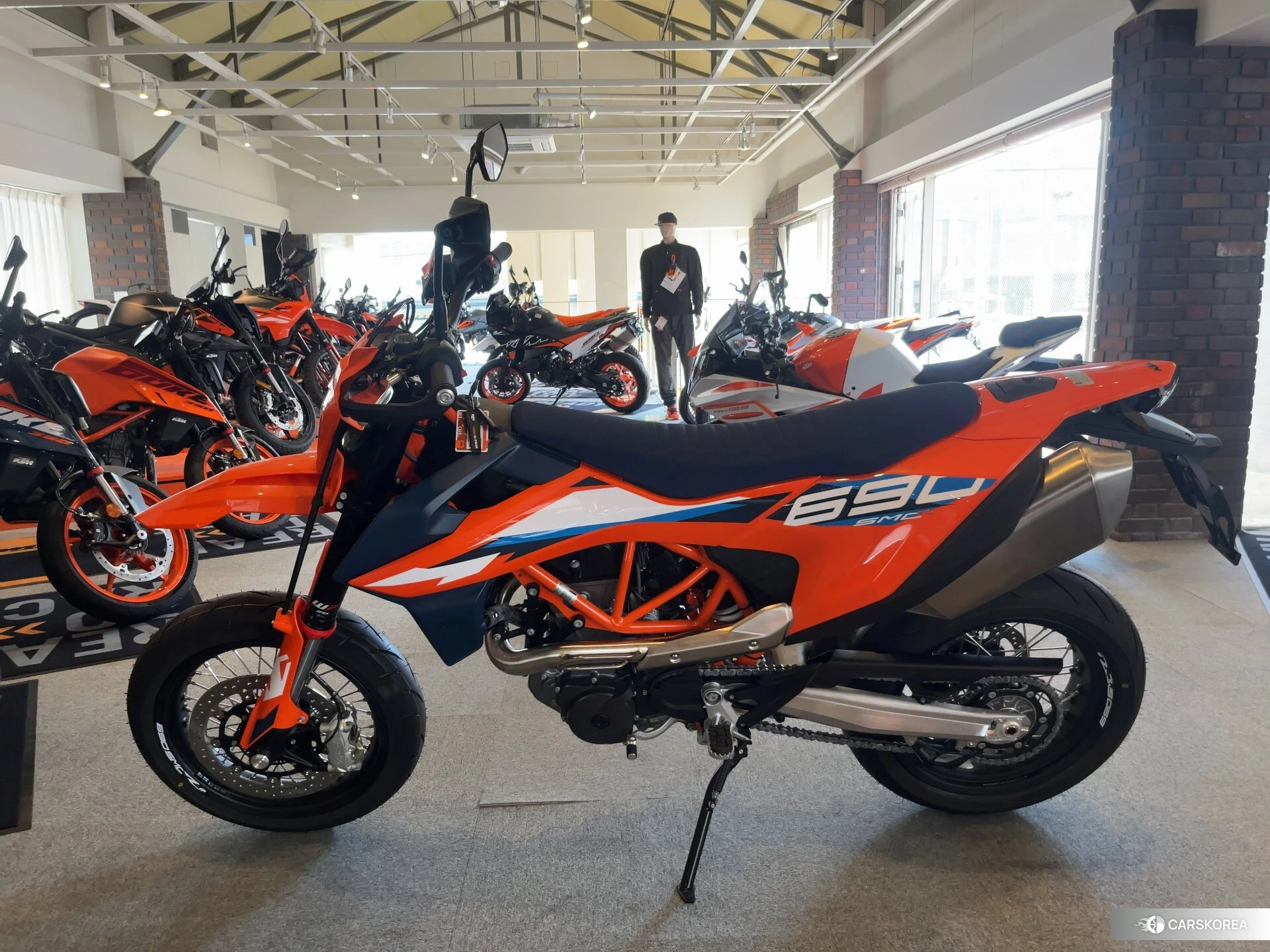 KTM 690 SMC R 2024 из Японии, фото 4