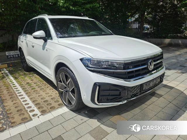Volkswagen Touareg 3rd generation 2026 Белый из Кореи, фото 2