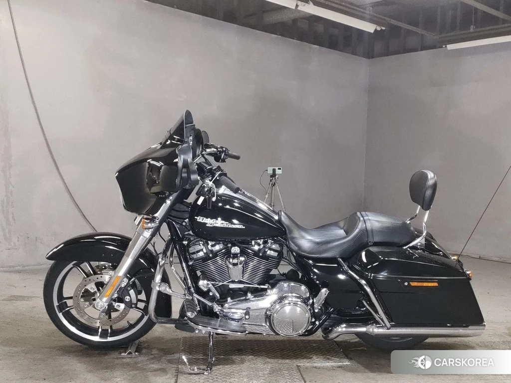 Проданный Harley-Davidson Street Glide FLHX1750 2018 из Японии, фото 2